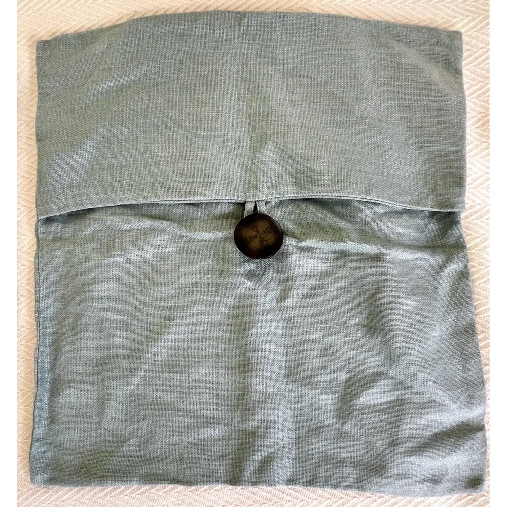 Pottery Barn 100% Linen Pillow Covers Pair Light Blue Gray Button 19x17 22780
